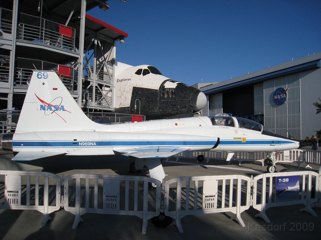 Disney 2010 D2 0700.jpg - January 9-11, 2010 Disney World Florida. Went to run the marathon. Sunday 5:40 AM start the race! Finish, go take a hot shower! Paul drove us over to Kennedy Space Center. Then buffet at Animal Kingdom for dinner!